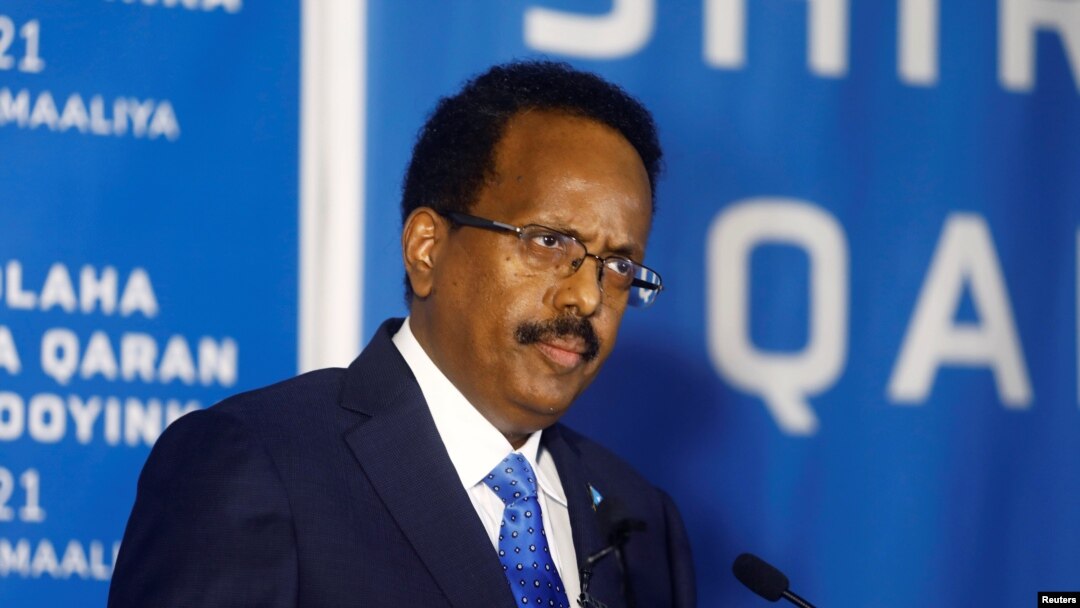 Perezida wa Somaliya, Mohamed Abdullahi Mohamed mu biganiro vy'amatora muri i Mogadishu, muri Somaliya, kw'itariki ya 27/05/2021
