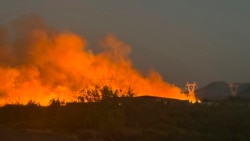 Un incendio al este de Los Ángeles obligó a la evacuación de cientos de residentes.
