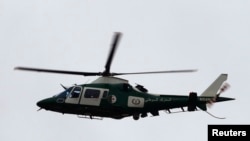 Un hélicoptère de l'armée algérienne près du stade de Blida, le 21 février 2015.