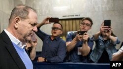 Harvey Weinstein quitte le tribunal pénal de Manhattan, à New York, le 25 mai 2018.