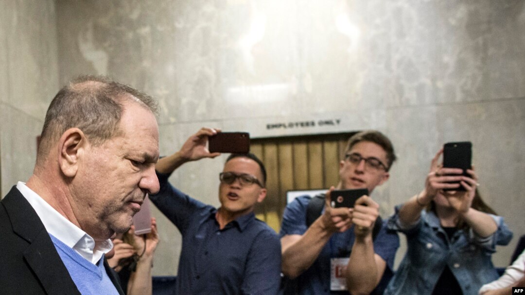 Harvey Weinstein quitte le tribunal pénal de Manhattan, à New York, le 25 mai 2018.