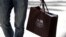內裝有國際奢侈品名牌店寇馳（Coach）的構物袋。
