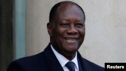 Le président français François Hollande accueille le président ivoirien Alassane Ouattara à l'Élysée, Paris, France, le 22 novembre 2016.