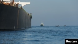 El tanquero iraní Grace I en una revisión en el estrecho de Gibraltar, al sur de España en agosto de 2019.