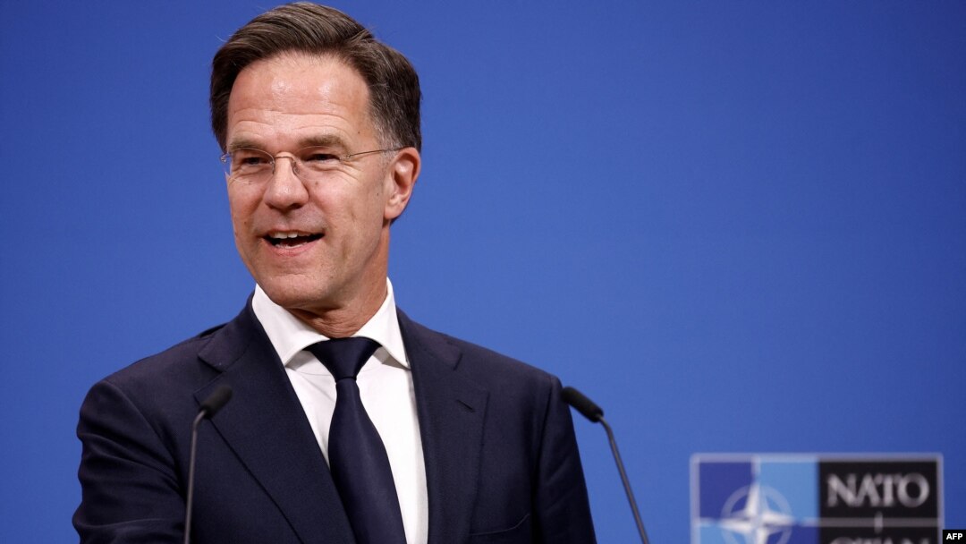 Arhiva - Holandski premijer Mark Rute tokom konferencije za novinare u sedištu NATO-a u Briselu, 17. aprila 2024.