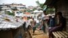 Ciudadanos birmanos de la comunidad rohinyá en el Bazar de Cox, en Bangladés.