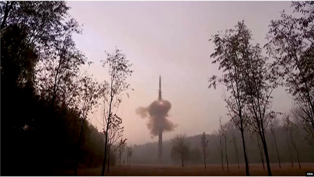 2024년 11월 1일 북한이 불특정 장소에 진행된 대륙간탄도미사일(ICBM) 화성-19형 시험발사 장면을 공개했다.