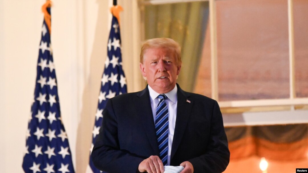 U.S. President Donald Trump poses on the Truman Balcony of the White House after returning from being hospitalized at Walter Reed Medical Center for coronavirus disease (COVID-19) treatment, in Washington, Oct. 5, 2020. 