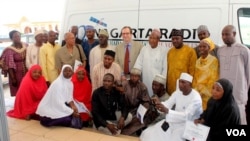 VOA Director David Ensor (center) meets with staff from Nigeria's Nagarta Radio