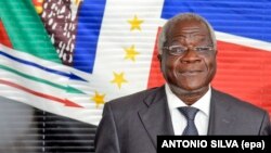 Afonso Dhlakama fala em teleconferência