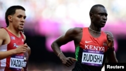 David Lekuta Rudisha (kulia), wa Kenya