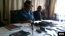 USenior Assistant Commissioner Charity Charamba emhlanganweni lentathelizindaba esigodlweni samapholisa ePolice General Headquarters eHarare.