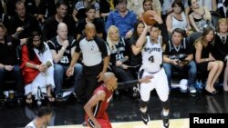 Danny Green, à droite, alors avec les Spurs, AT&T Center, San Antonio, Texas, le 5 juin 2014. 