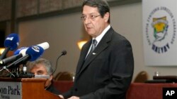 29일 수도 니코시아에서 열린 공무원 회의에서 니코스 아나스티아데스 키프로스 대통령이 연설중이다. 