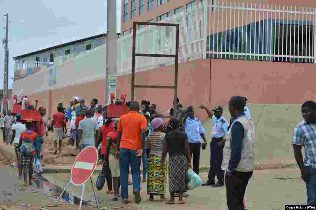 Entrada do Tribunal Provincial de Luanda - Benfica