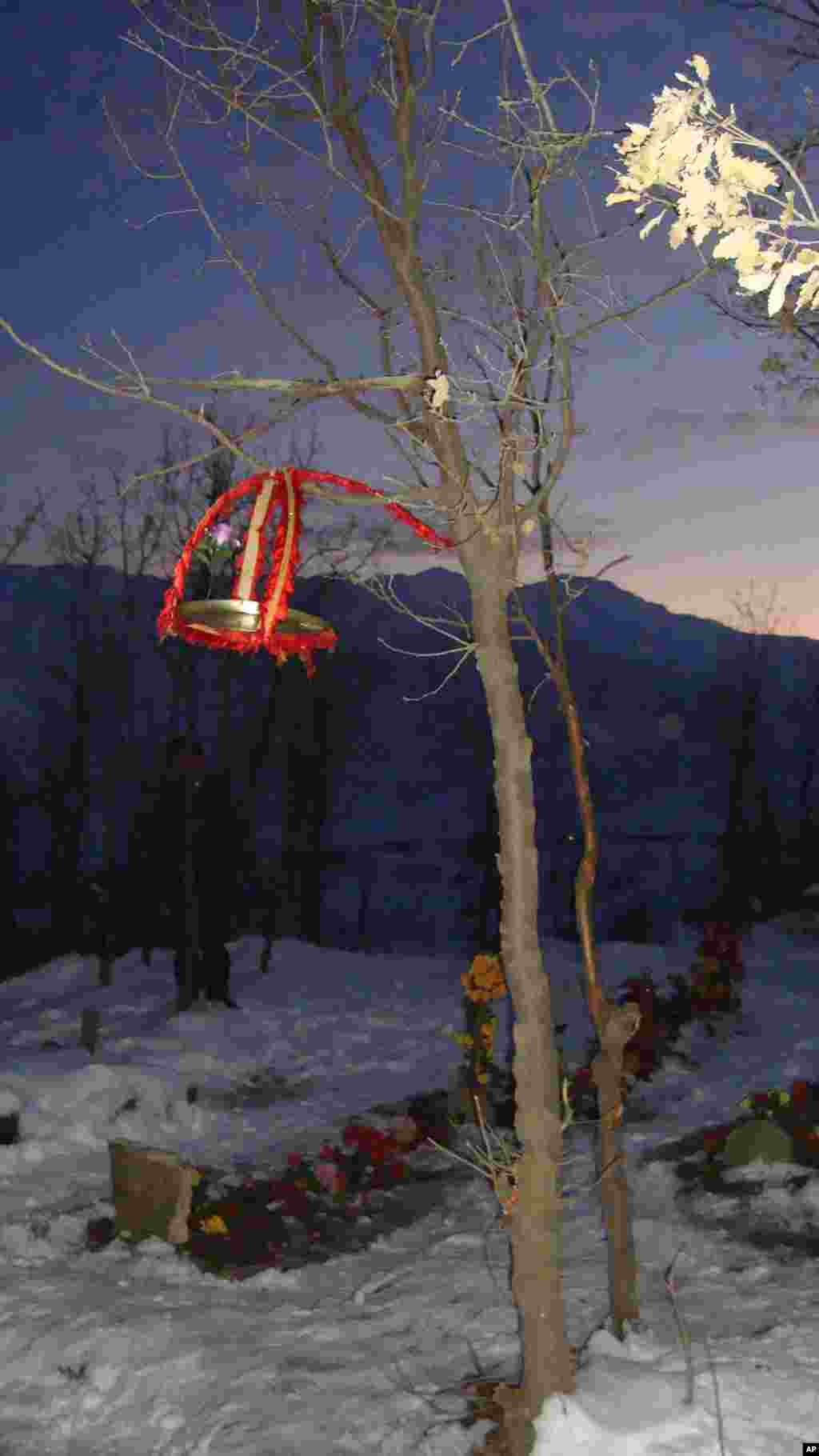 Students form a giant red ribbon during a publicity campaign to promote awareness about HIV/AIDS in Taipei, November 30, 2012. 