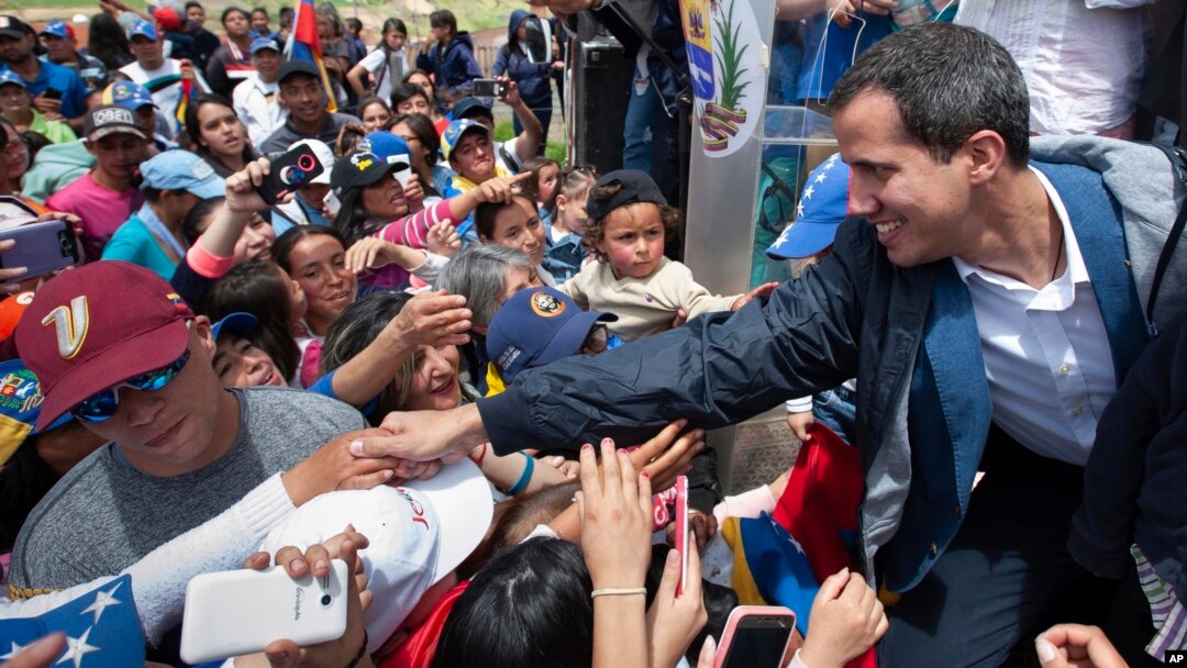 El presidente encargado de Venezuela, Juan Guaidó, advirtió que espera que el régimen de Nicolás Maduro no "secuestre" a Michelle Bachelet en su afán por querer "ocultar la tragedia". 