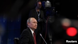 Russia's President Vladimir Putin attends a session of the St. Petersburg International Economic Forum 2014 (SPIEF 2014) in St. Petersburg May 23, 2014.