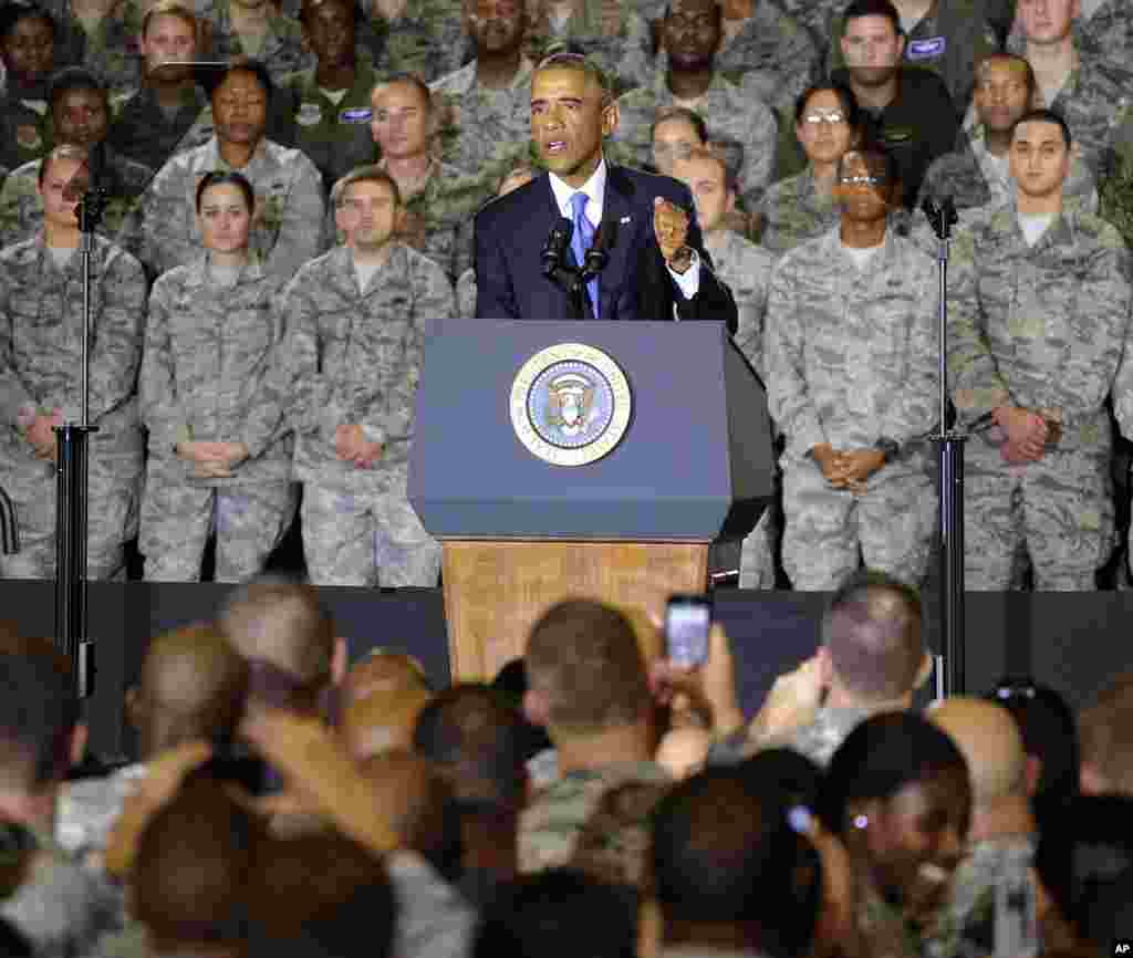 President Barack Obama speaks to service men and women,&nbsp;assuring them that&nbsp;U.S. troops &quot;do not and will not have a combat mission&quot; in Iraq against the Islamic State in Iraq and Syria,&nbsp;at&nbsp;U.S. Central Command,&nbsp;MacDill Air Force Base,&nbsp;Sept. 17, 2014 in Tampa, Fla.&nbsp; 