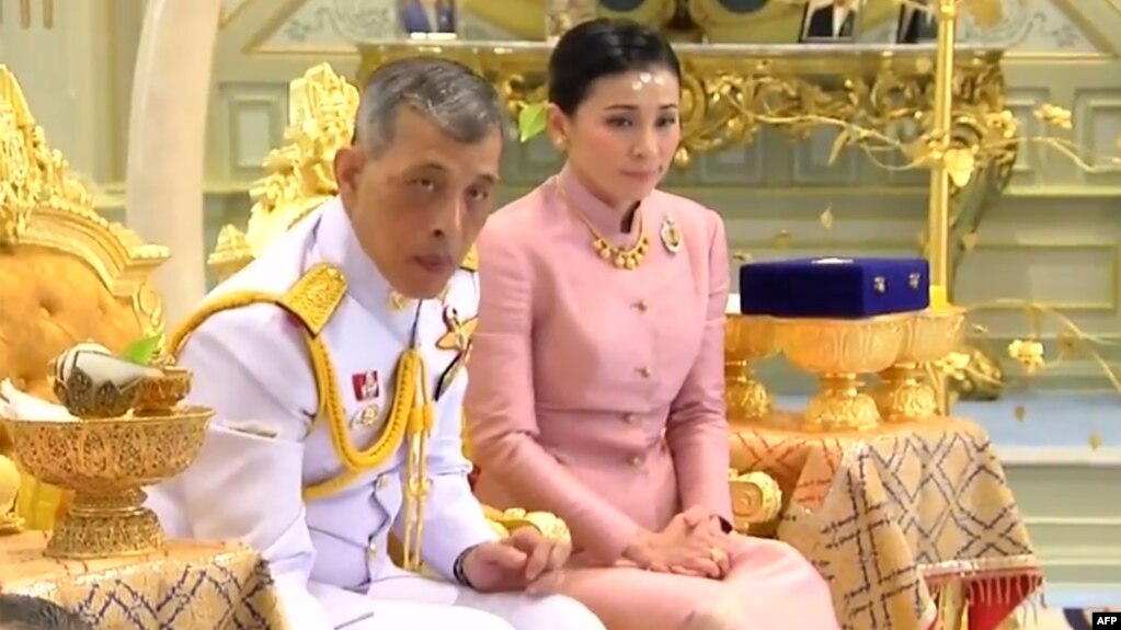 Quốc vương Thái Lan Maha Vajiralongkorn và Hoàng hậu Suthida Vajiralongkorn.