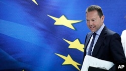 Greek Finance Minister Yannis Stournaras arrives at a news conference in Athens, May 9, 2013. 