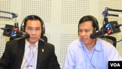 Um Sam An, a lawmaker from the opposition CNRP Party​ (left) and VOA Khmer radio host Sok Khemara in Phnom Penh studio, as Sean Pengse, President of French-based Cambodia's Border Committee (not pictured) joins 'Hello VOA' via phone. (Lim Sothy/VOA Khmer) 