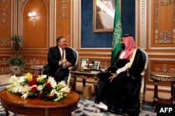 آقای پمپئو همچنین با محمد بن سلمان ولیعهد عربستان نیز دیدار کرد.