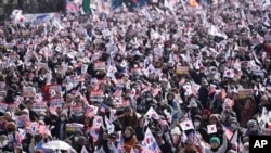 Supporters of impeached South Korean President Yoon Suk Yeol stage a rally to oppose his impeachment in Seoul, South Korea, Jan. 18, 2025. 