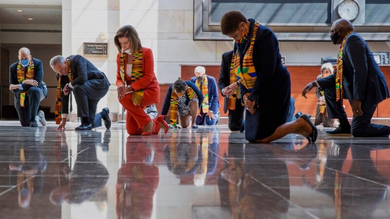 Police Step Back as US Protesters Call for Reforms