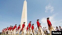 Cerimónias da reabertura do monumento a George Washington na capital americana.