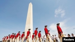 Upacara pembukaan kembali Monumen Washington di Washington DC, Senin (12/5). 