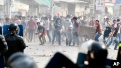 3일 캄보디아 수도 프놈펜에서 임금 인상을 요구하는 시위가 벌어져 최소 4명이 사망하고20명 이상이 다쳤다.
