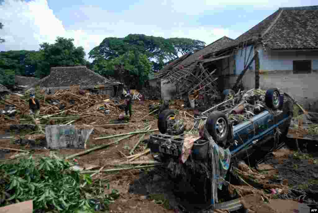 Rescue teams search for missing victims on the Cimanuk river banks in Garut district, West Java province, Indonesia, a day after a series of landslides and flash floods hit several areas.