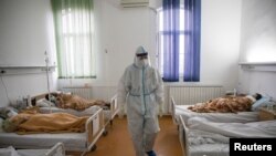 Broj hospitalizovanih i pacijenata na respiratorima se smanjio, pokazuju zvanični podaci