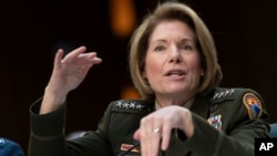ARCHIVO - La general Laura Richardson, jefa del Comando Sur de Estados Unidos, testifica ante la audiencia del Comité de Servicios Armados del Senado para examinar el presupuesto de Defensa para el año fiscal 2025, en el Capitolio de Washington, el 14 de marzo de 2024.