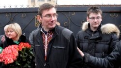 Ukraine Pardons Opposition Members 