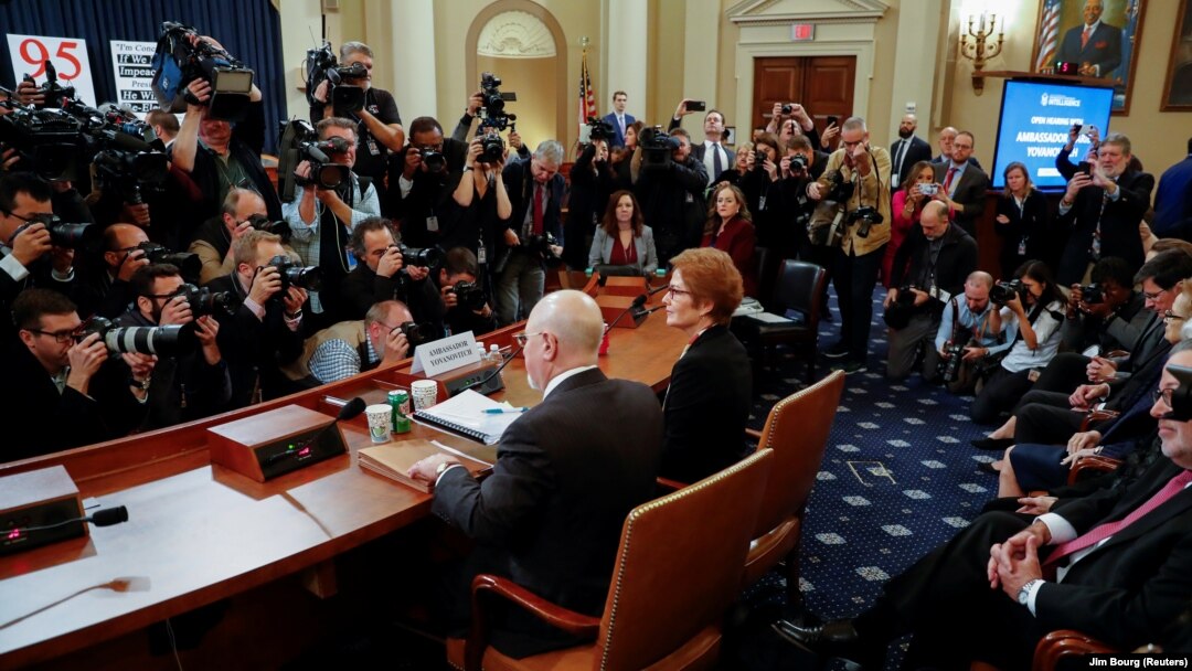 Bivša američka ambasadorka u Kijevu pred početak svjedočenja na pretresu u Odboru za obavještajna pitanja Predstavničkog doma (Foto: Reuters/Jim Bourg)