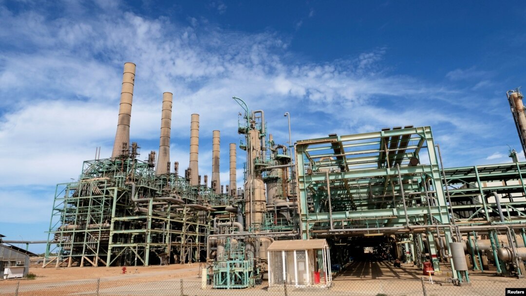 Perusahaan Pengolahan Minyak dan Gas Ras Lanuf di Ras Lanuf, Libya, 19 Oktober 2019. (Foto: dok).