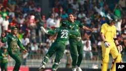 ورلډ کپ : پاکستان اسټريليا ته په څلورو وکټو ماتې ورکړه