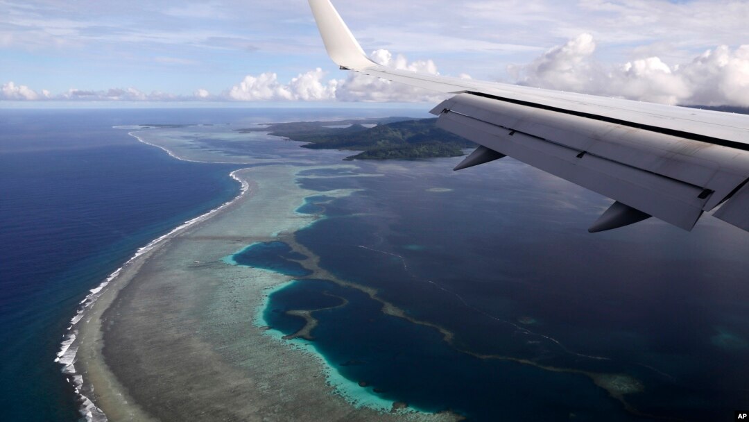 Bandara Internasional Pohnpei di Kolonia, Negara Federasi Mikronesia, pada 5 Agustus 2019. Pada pertengahan Juli 2022, Mikronesia kemungkinan menjadi negara terakhir di dunia dengan populasi lebih dari 100.000 yang mengalami COVID-19t. (Foto: via AP)