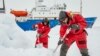 Kapal AS Menuju Antartika untuk Bantu Kapal yang Terperangkap Es