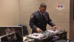 Նյու Յորքցի ոստիկանը համայնքի հետ շփվում է երաժշտության միջոցով
