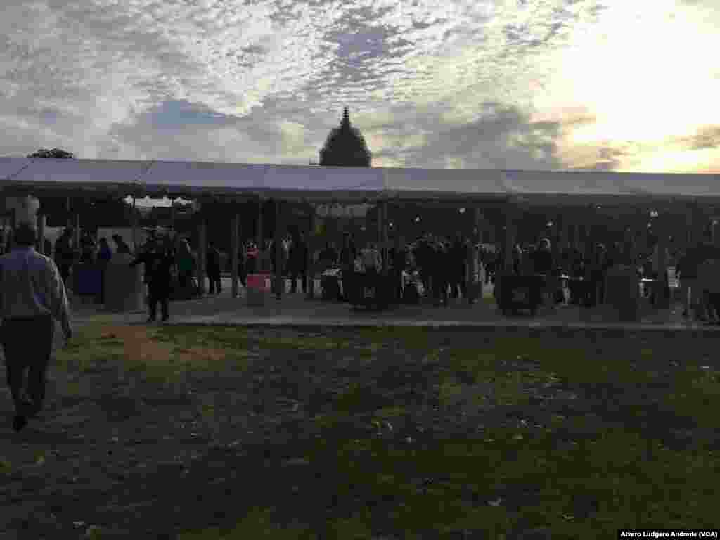 Preparativos para assistir à intervenção do Papa no Capitólio