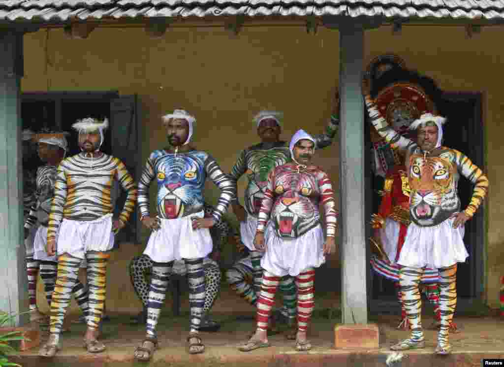 Dancers in body paint wait to take part in a performance during the festivities marking the start of the annual harvest festival of &quot;Onam&quot; in the southern Indian city of Kochi.&nbsp;The ten-day-long festival is celebrated annually in India&#39;s southern coastal state of Kerala to commemorate the return of King Mahabali to meet his beloved subjects.