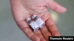 واکسن کووید۱۹ شرکت فایزر شاید در مقابل نوع جدید ویروس کرونا بتواند مصونیت ایجاد کند ولی آزمایش‌های بیشتری برای اثبات این امر لازم است (عکس از آرشیو 