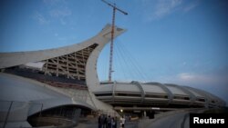 El estadio olímpico de Montrael es uno de los lugares donde se ofrece refugio temporal y alimentos a los recién llegados.