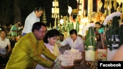 Prime Minister Hun Sen, along with his family and government officials celebrates traditional Khmer New Year with local Cambodians at Angkor Wat area, Siem Reap province, between April 13-15, 2016. (Courtesy Photo of Prime Minister's Facebook page)