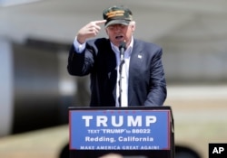 Donald Trump phát biểu trong một buổi vận động tranh cử ở Redding, bang California, ngày 3 tháng 6, 2016.