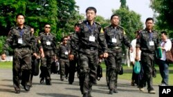 Deputy Chief of Staff Maj. Gen. Guan Maw, center, of Kachin Independence Army and representatives arrive to attend their cease-fire talks with Burmese government in Myitkyina, Kachin state, May 28, 2013.