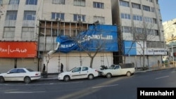 A Samsung Electronics advertising banner is taken down from a home appliance storefront in Tehran, in this image published Feb. 13, 2020 by Iran's state-approved Hamshahri newspaper.